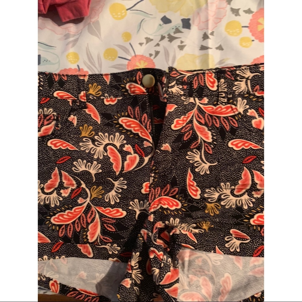 H&M patterned shorts. Size 8
